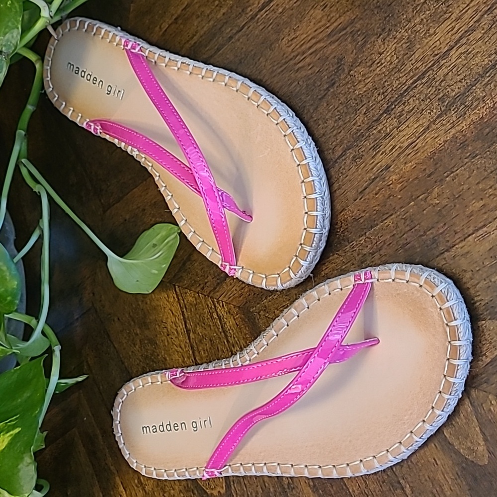 Madden Girl Tahiti thong sandal
